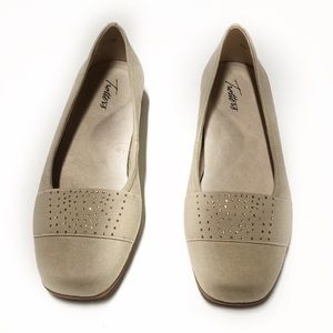 Trotters Samantha Women’s Ballet Flat Size 8.5 WW Nude Color with Rhinestones